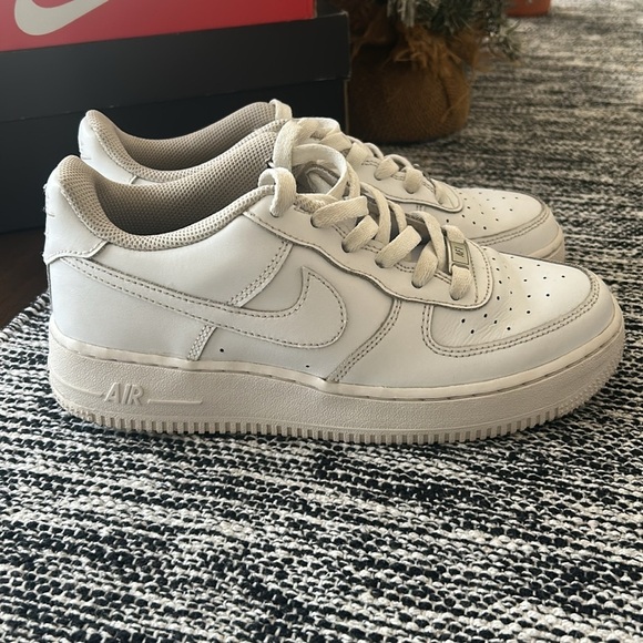 All white Nike Air Force Ones size 6.5Y - Picture 3 of 6